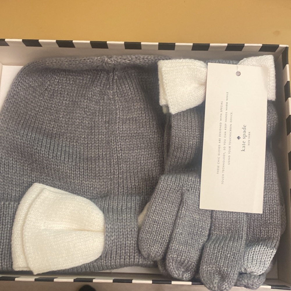 KATE SPADE 2pc HAT/ GLOVE SET WITH BOW & BOX